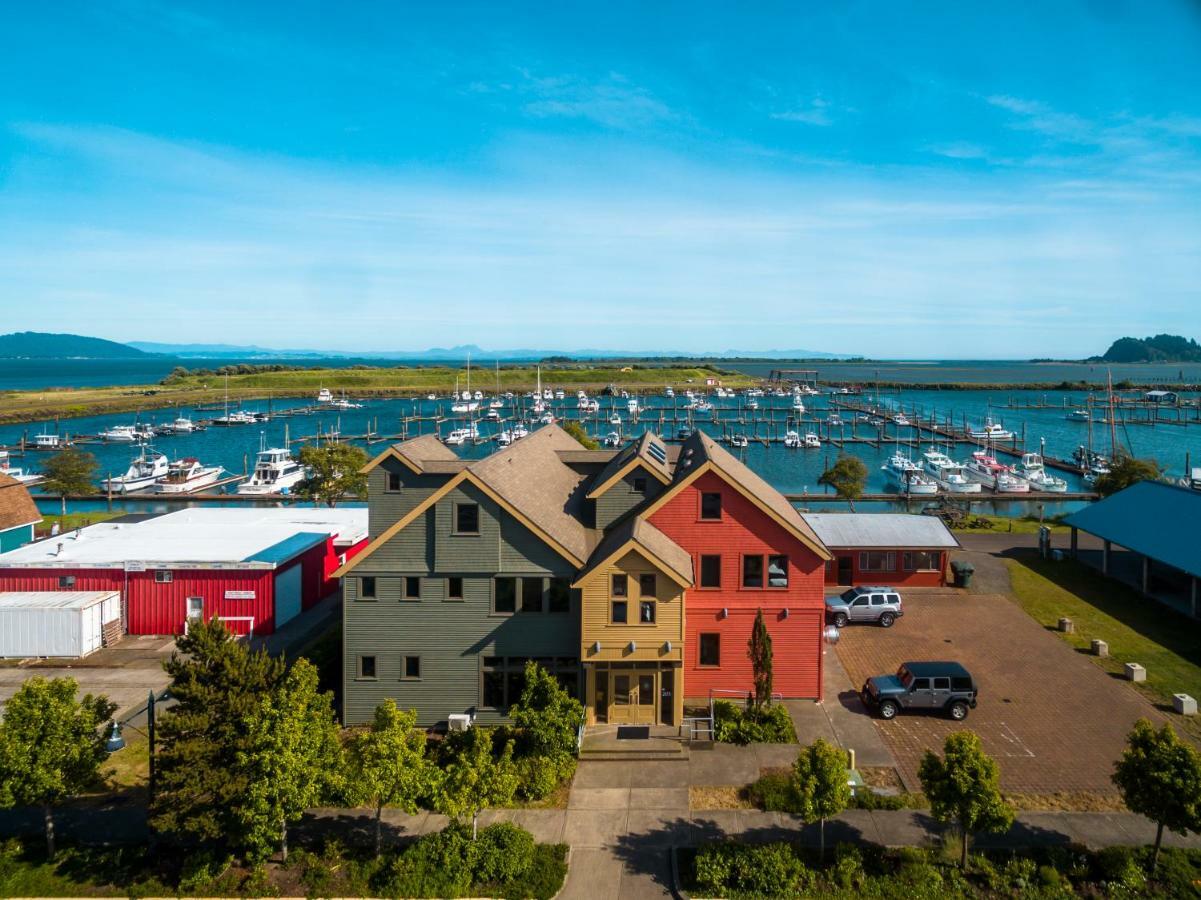 At The Helm Hotel Ilwaco Екстериор снимка