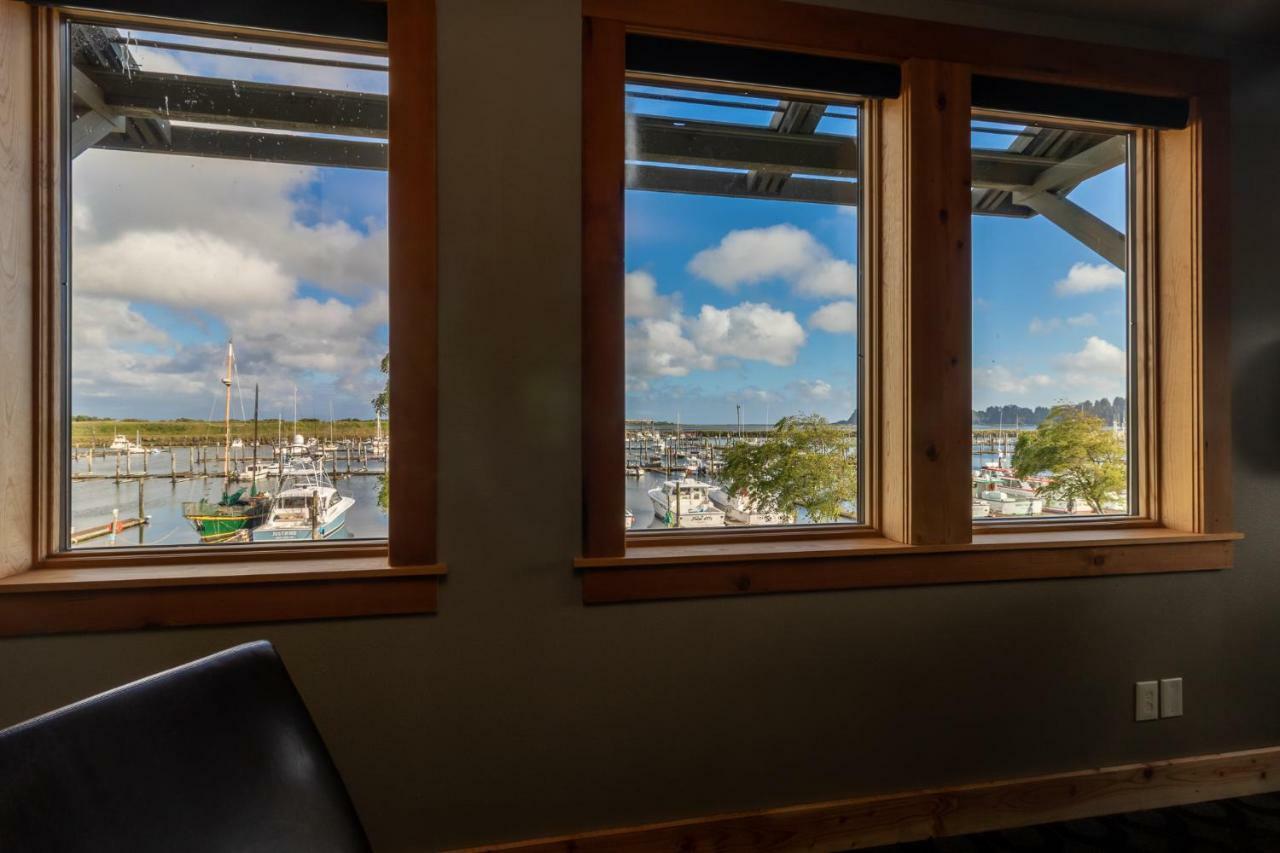 At The Helm Hotel Ilwaco Екстериор снимка