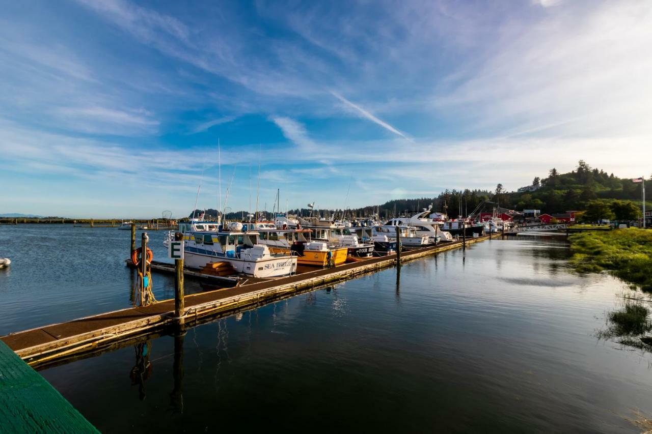 At The Helm Hotel Ilwaco Екстериор снимка