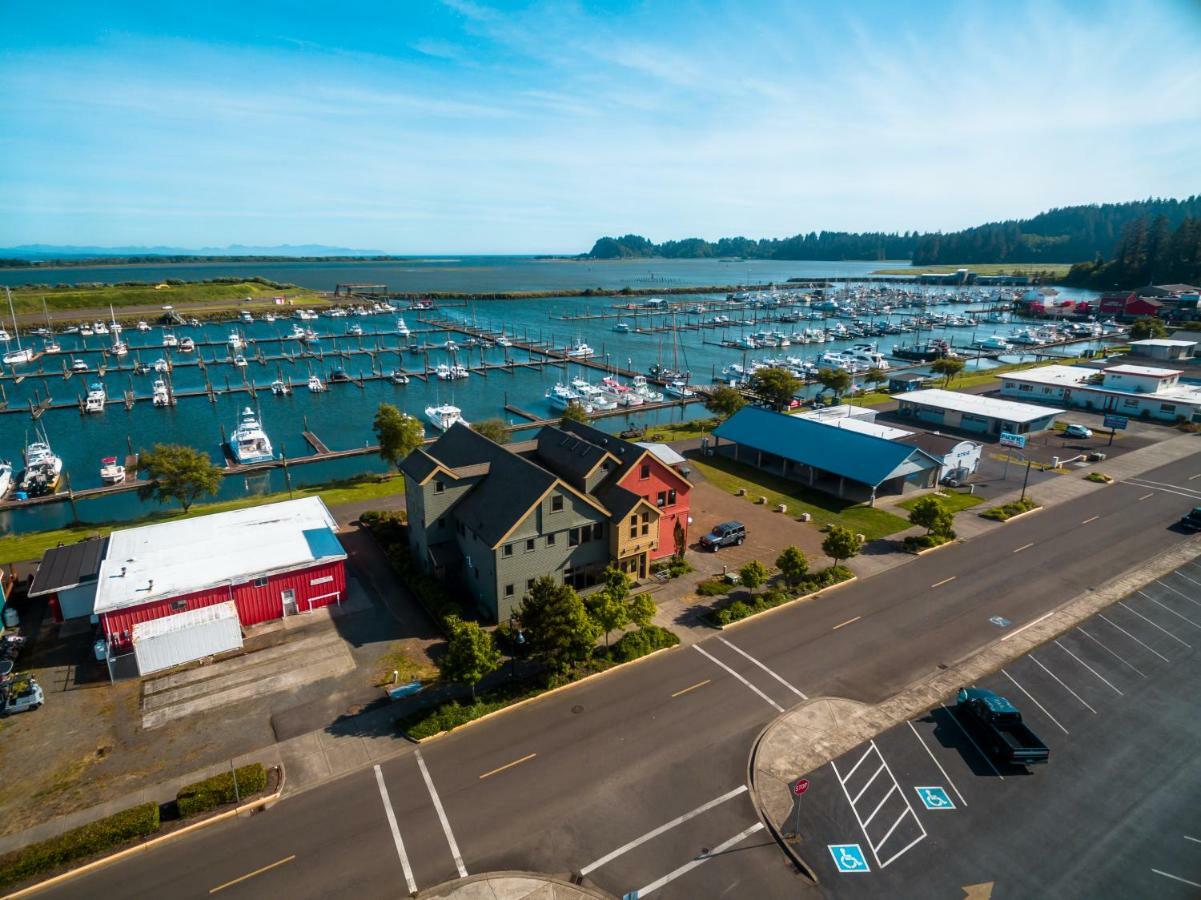At The Helm Hotel Ilwaco Екстериор снимка