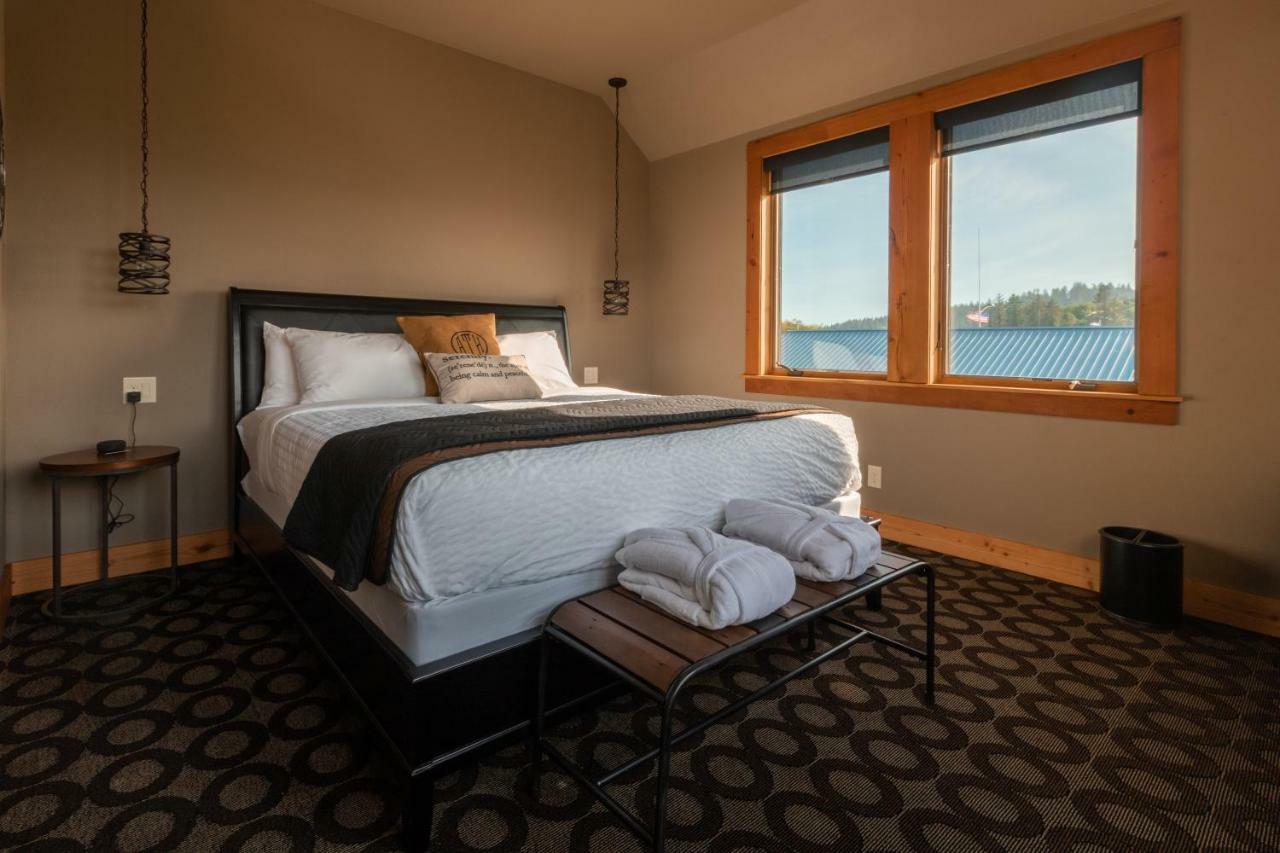 At The Helm Hotel Ilwaco Стая снимка