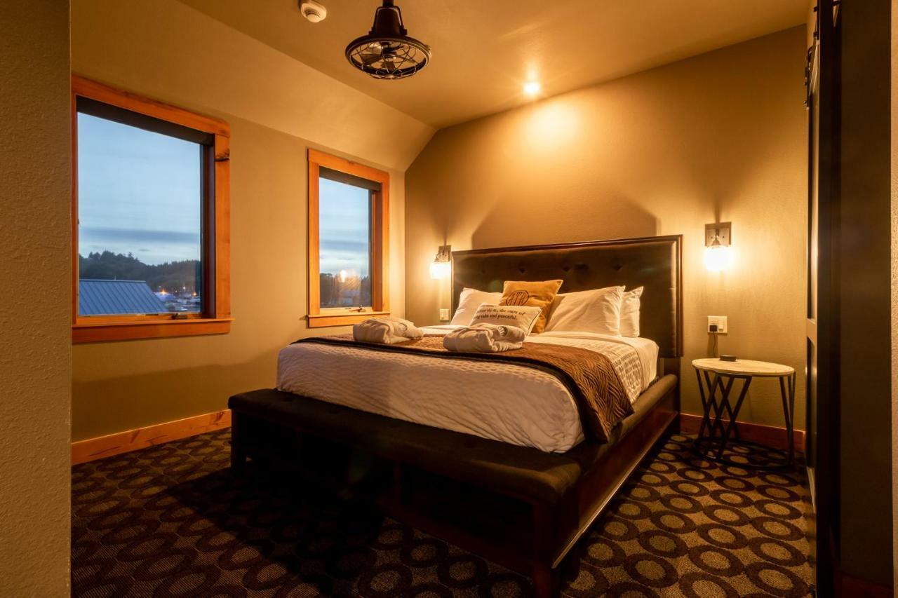 At The Helm Hotel Ilwaco Стая снимка