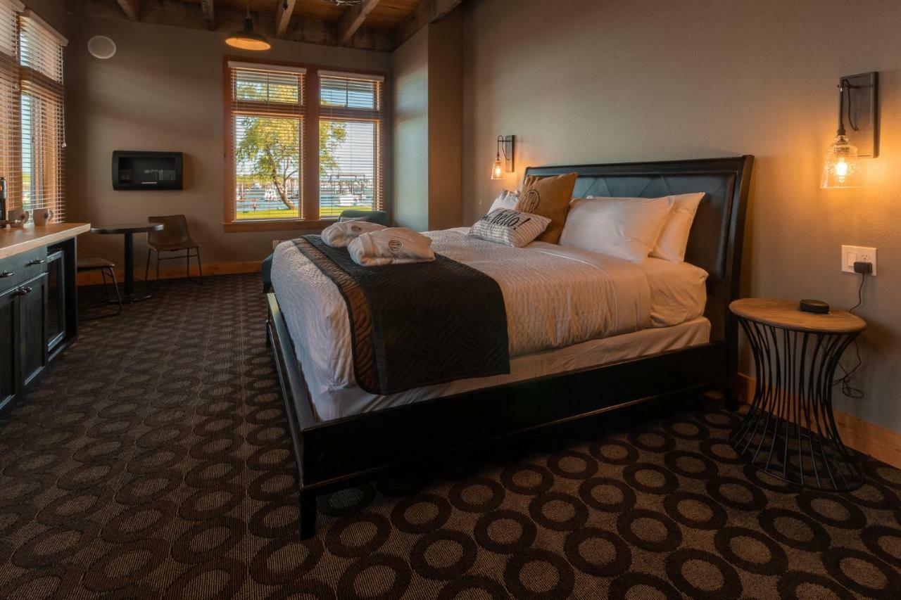 At The Helm Hotel Ilwaco Стая снимка